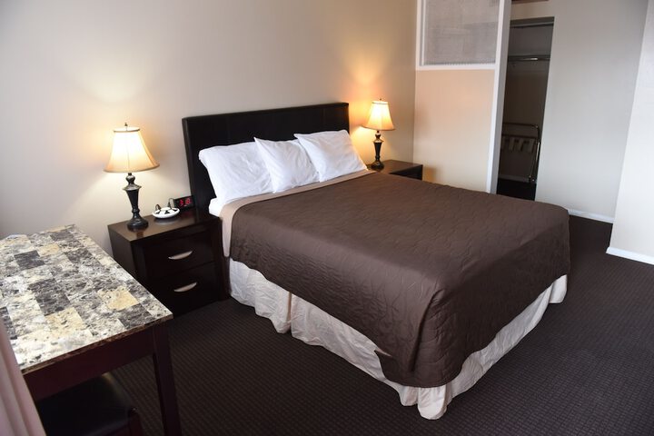 Room 5 of 12