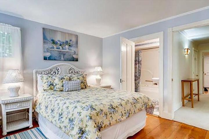 West Tisbury Inn