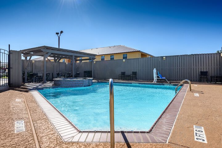 Holiday Inn Express Hotel & Suites Bastrop by IHG