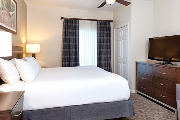 Room 16 of 36