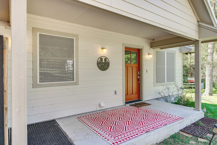 Franklin Home w / Water Views: Outdoor Dining Area!