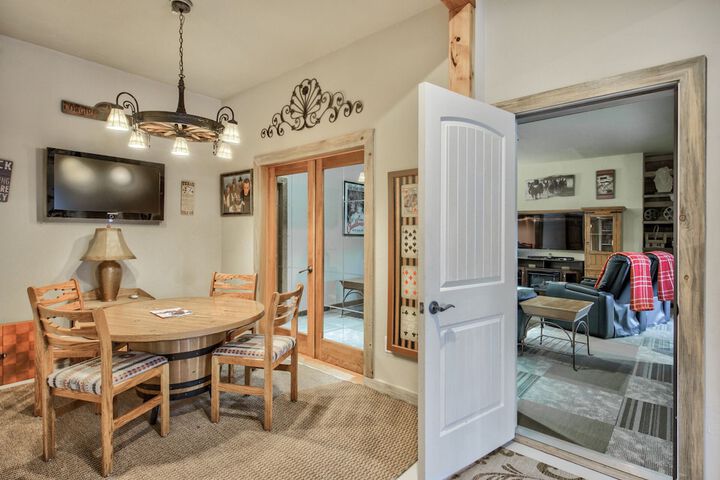 Mountain Getaway Cabinhot Tub & Pool Table4bd