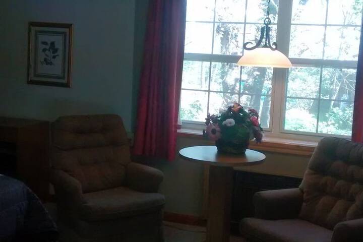 Room 33 of 47