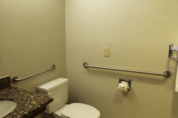 Room 27 of 48