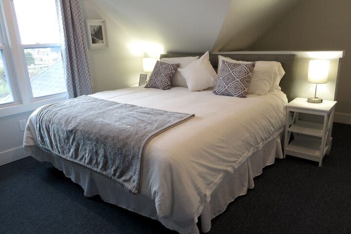 Room 42 of 183