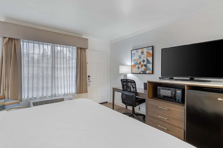 Room 11 of 36