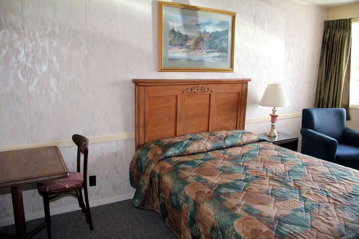 Room 10 of 19