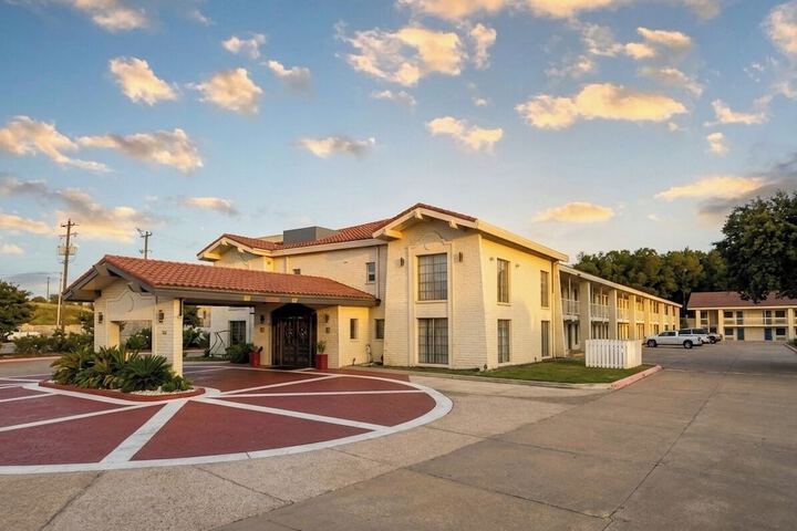 Super 8 by Wyndham Nacogdoches Near University