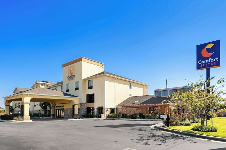 Comfort Suites
