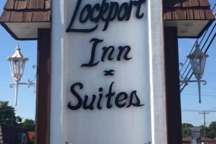Lockport Inn & Suites