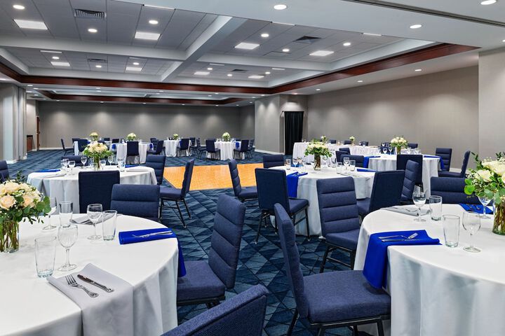 Ballroom/Hall 67 of 77