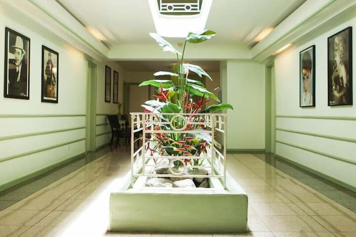 Hollywood Celebrity Hotel