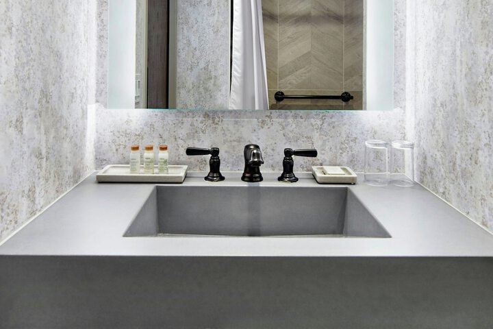 Renaissance Mobile Riverview Plaza Hotel
