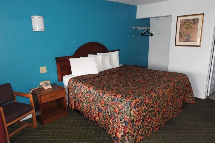 Room 16 of 33