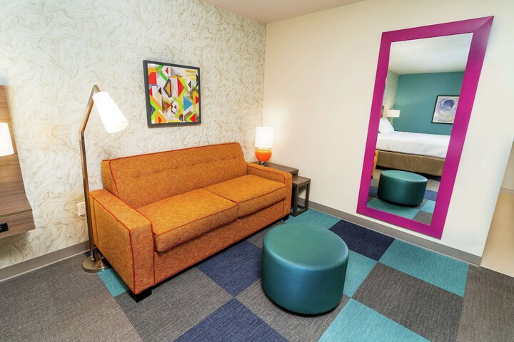 Room 10 of 38