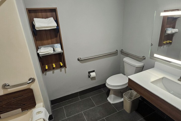 Room 17 of 28