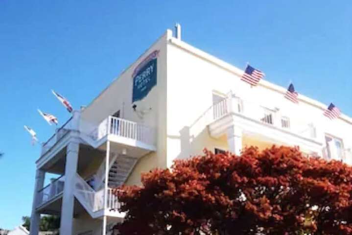 Hotel 4 of 49