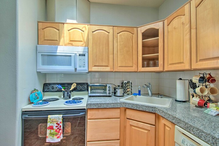 Single-story Eloy Apartment w / Patio Space!