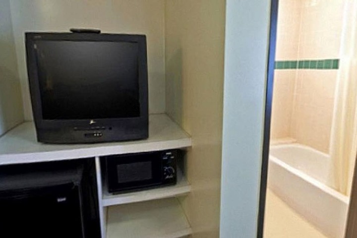 Room 8 of 13
