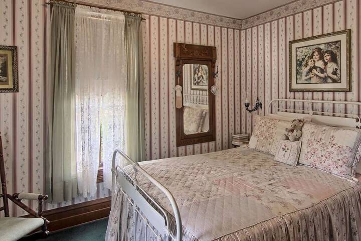 Grand Victorian B & B Inn