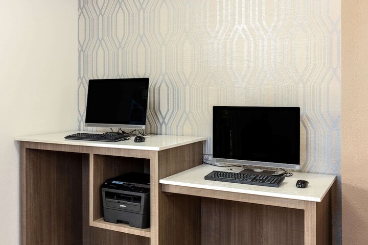 Business Center 29 of 29