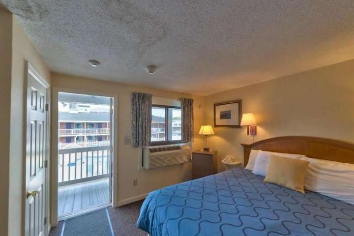 Room 35 of 59