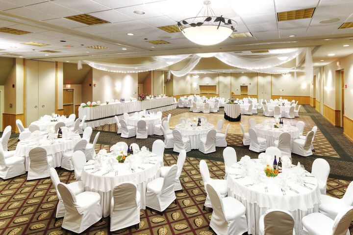 Ballroom/Hall 38 of 55