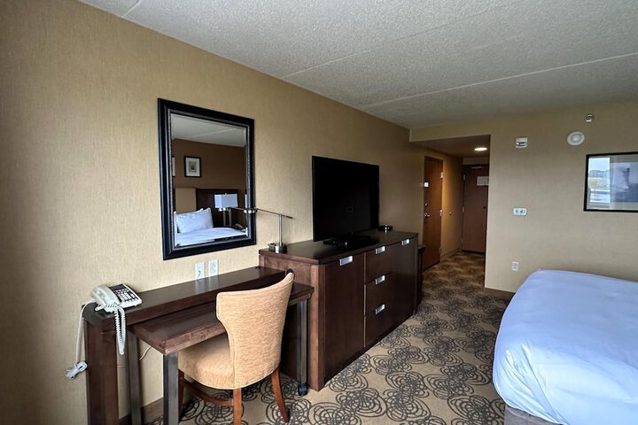 DoubleTree by Hilton Bay City - Riverfront