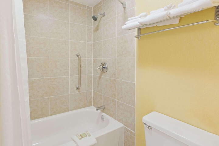 Room 16 of 34