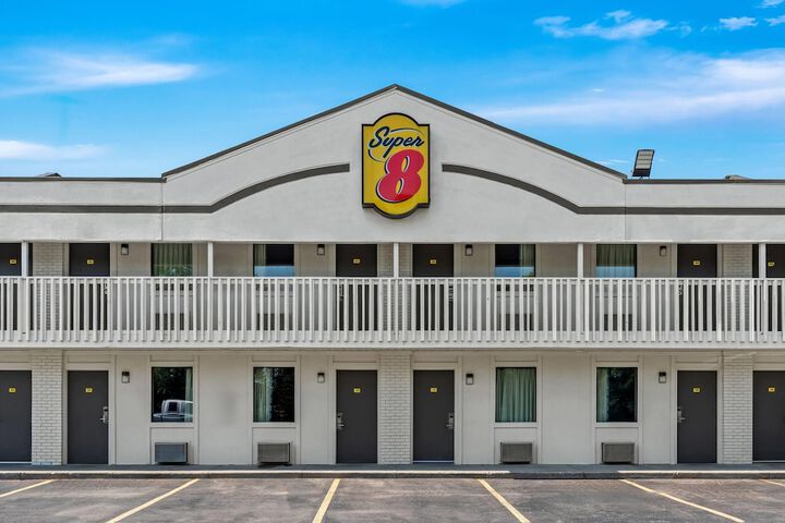 Super 8 by Wyndham Brownsburg