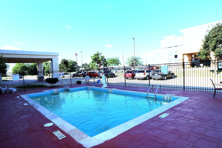 Comfort Suites Bloomington I-55 and I-74