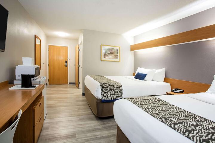 Microtel Inn & Suites by Wyndham Southern Pines / Pinehurst
