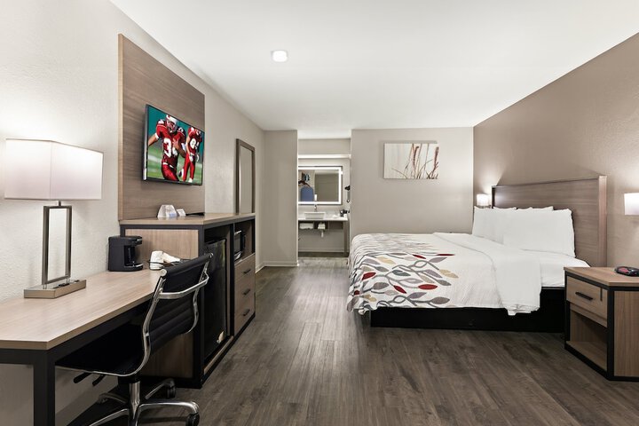 Room 8 of 27