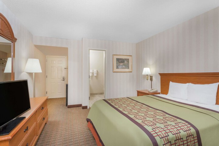 Room 7 of 14