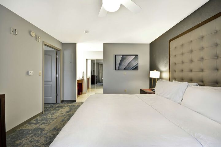 Room 28 of 38