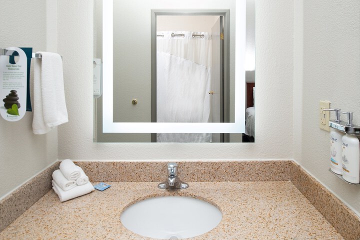 Holiday Inn Express Farmington - Bloomfield by IHG