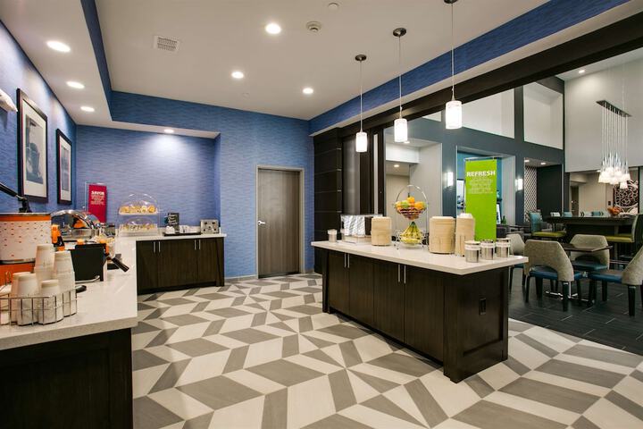 Hampton Inn & Suites Dallas / Ft. Worth Airport South