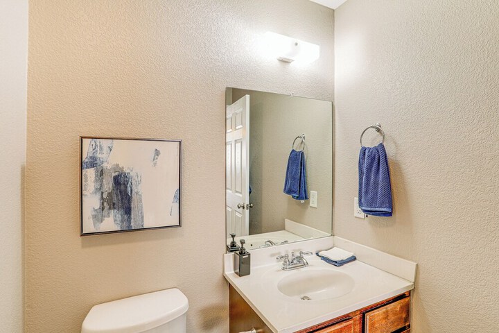 Quaint Pocahontas Townhome Central Location!