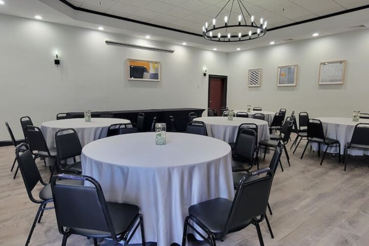 Holiday Inn Express and Suites Newton by IHG