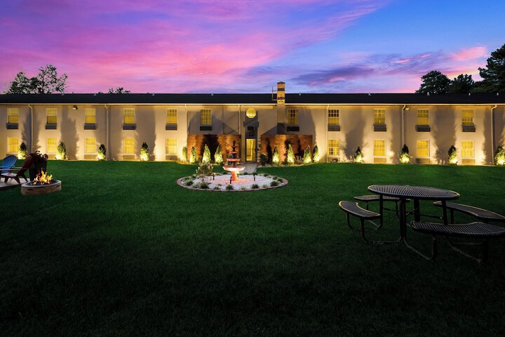 Hotel 7 of 51
