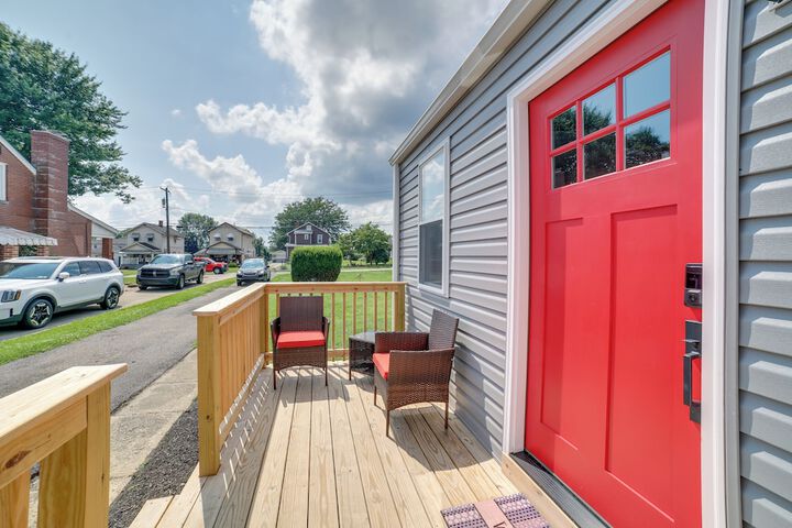 Deck & Patio: Inviting Abode in Natrona Heights!