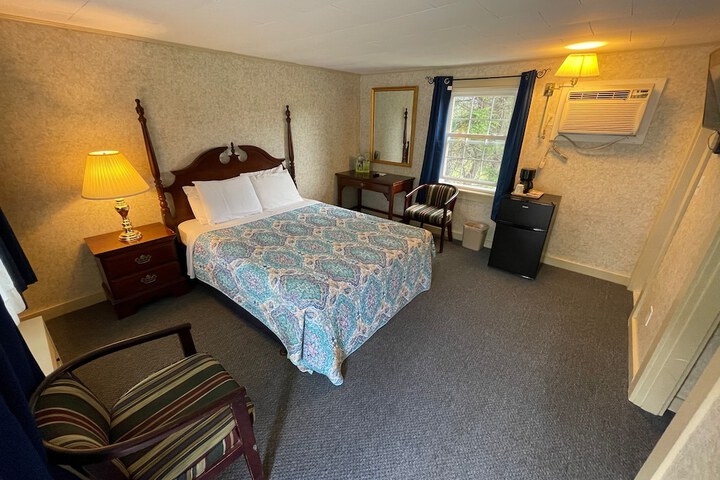 Room 21 of 28
