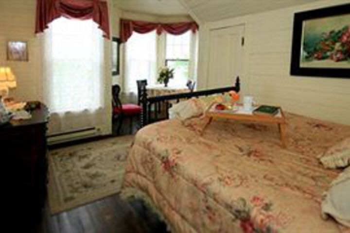 Spicer Castle Inn & Restaurant