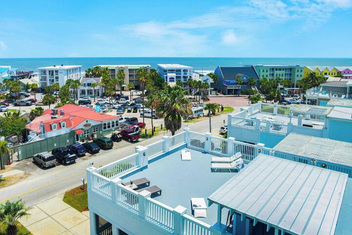 1 Block to Beach Newly Renovated 6bdr w / Rooftop Views Sand Dune by Avantstay