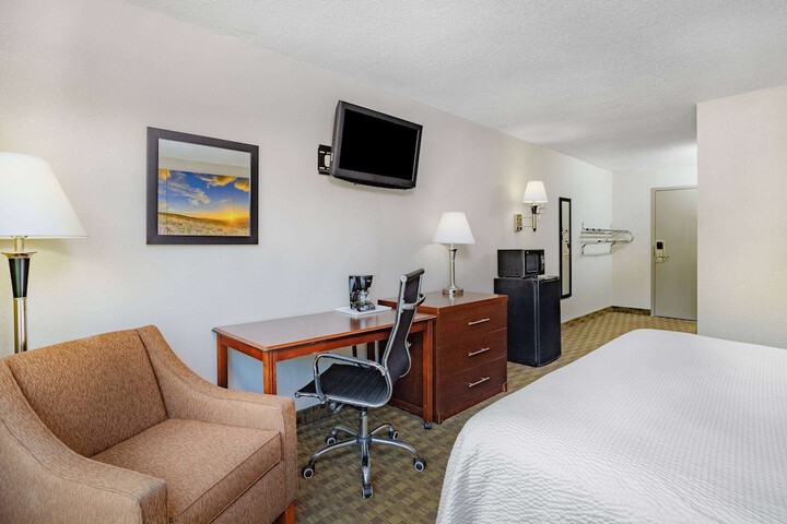 Room 10 of 21