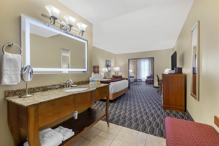 Best Western Plus Swiss Chalet Hotel & Suites