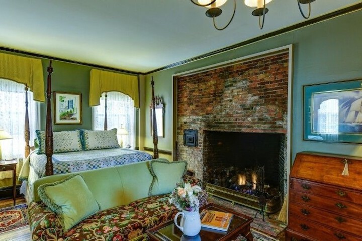 Room 13 of 40