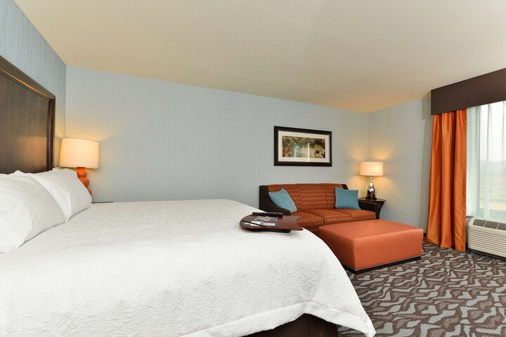 Hampton Inn Corning / Painted Post
