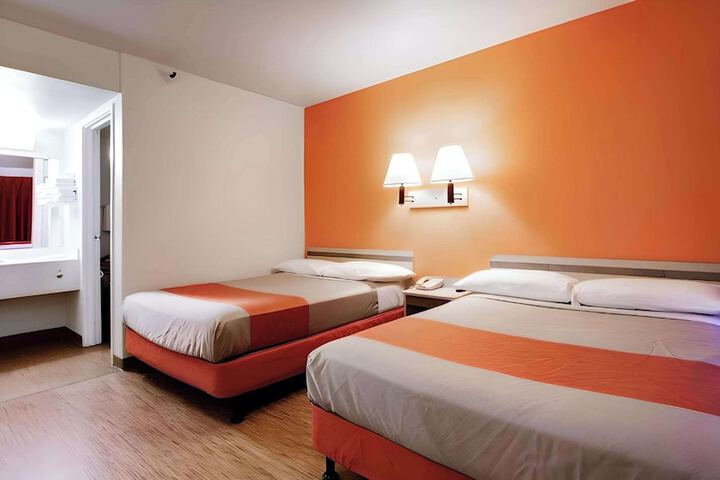Room 4 of 5