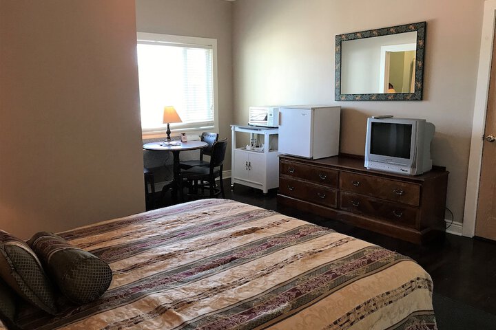 Room 10 of 28